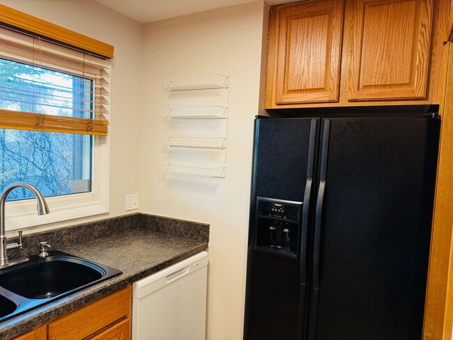 Building Photo - West End Condo with Deck and Central AC