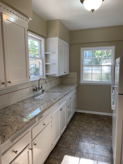 Building Photo - 208 S Arnaz Dr