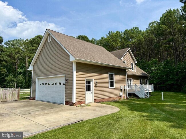 Foto del edificio - 45325 Morgan Point Ln