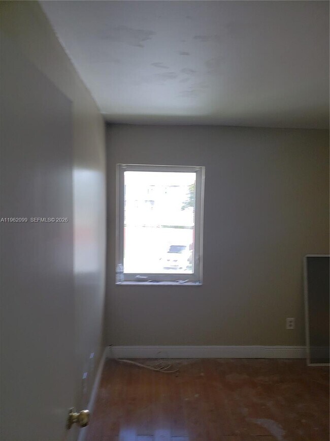 Foto del edificio - 1930 NW 119th St