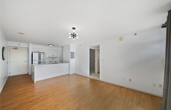 Building Photo - 215 N King St