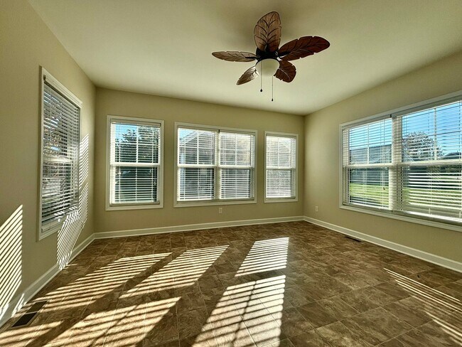 Foto del edificio - Fairlawn, 5 BR / 3.5 BA Available Sept 1st