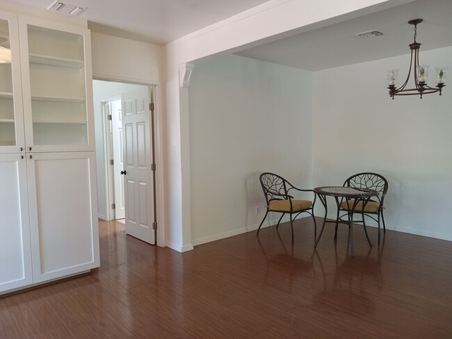 Dining Room - 13548 Wyandotte St