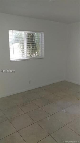 Foto del edificio - 5649 NW 28th St