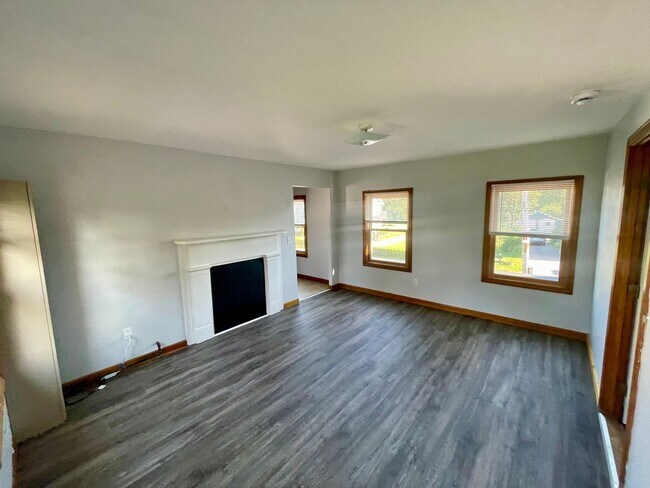 Building Photo - 49 Ledward Ave