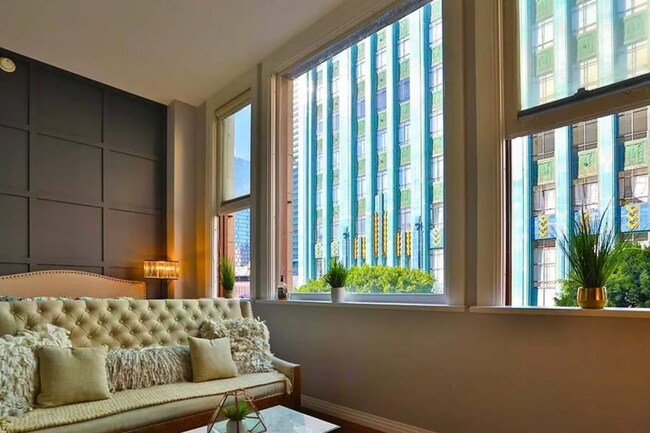 Foto del edificio - 907 S Broadway