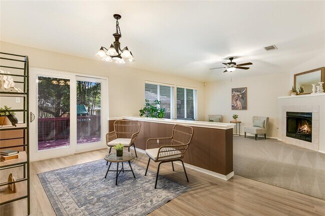 Building Photo - 1301 Canna Lily Ln