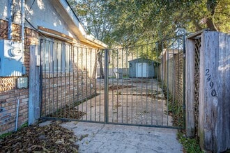 Building Photo - 2490 S Shore Dr