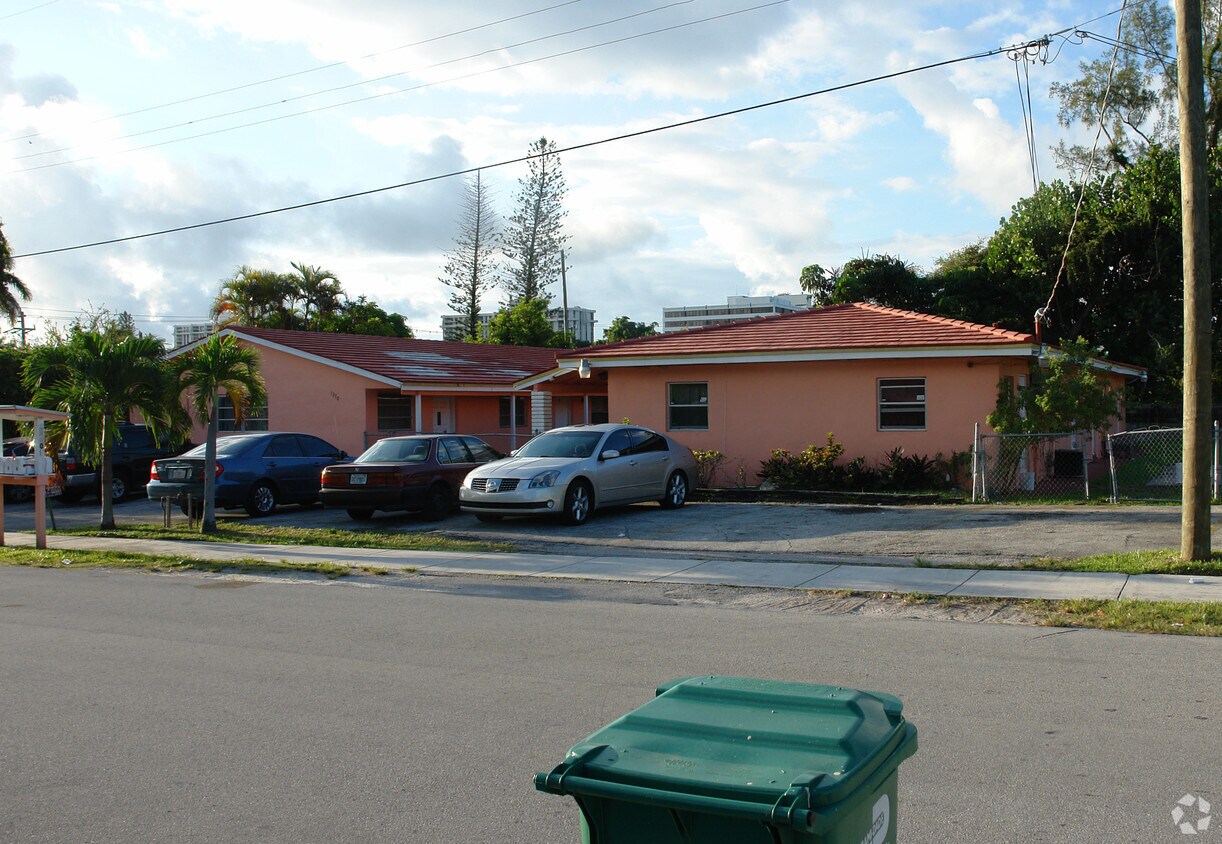 Primary Photo - 1270 NE 111th St