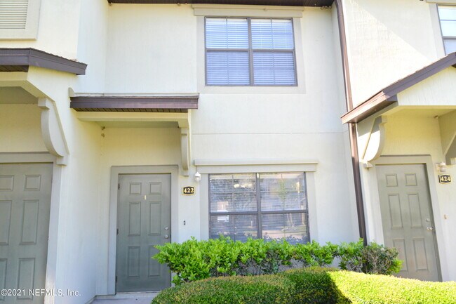 Foto del edificio - 422 Cabernet Pl