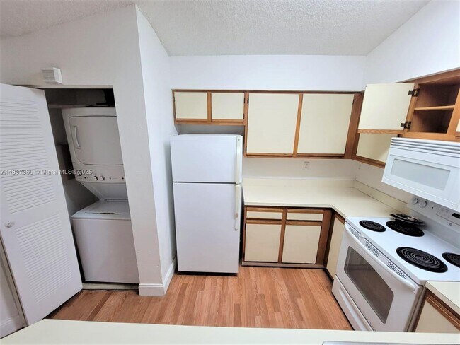 Foto del edificio - 2445 SW 18th Terrace