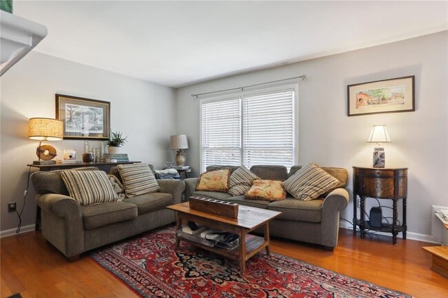 Foto del edificio - 73 La Rue Pl NW