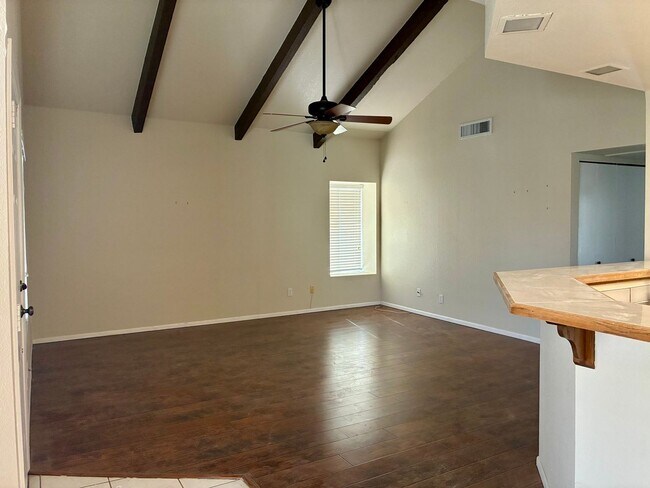 Building Photo - 1ST FULL MONTHS RENT FREE!!! AFFORDABLE UNIT IN NORTH PHOENIX!!!