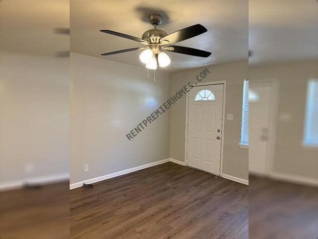 Foto del edificio - 7720 Bradley Dr