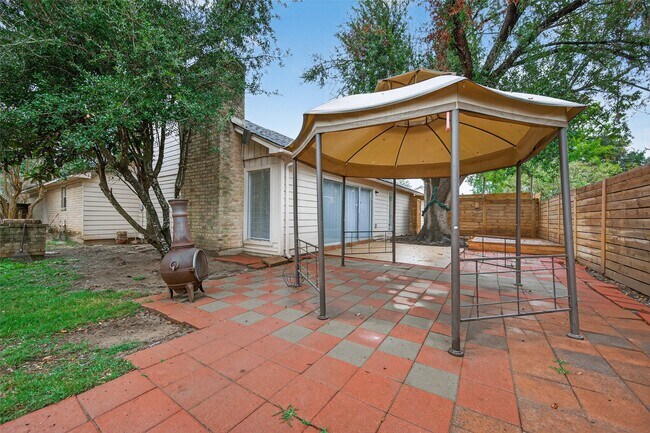 Foto del edificio - 6102 Crakston St