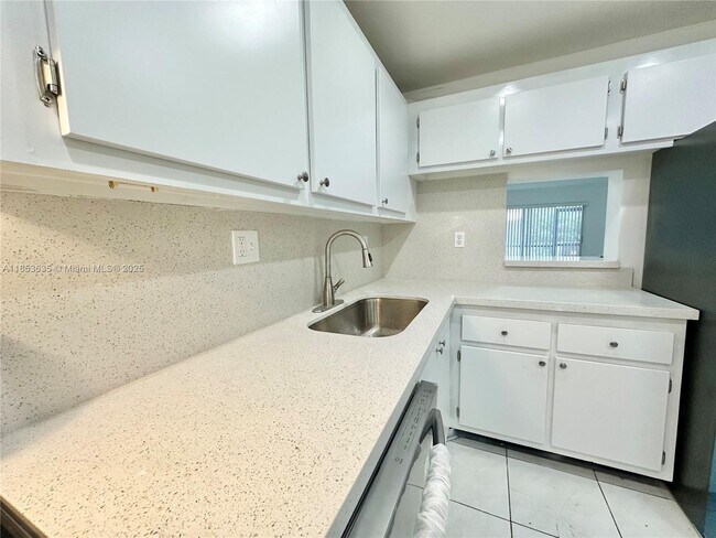 Foto del edificio - 7900 Fairview Dr