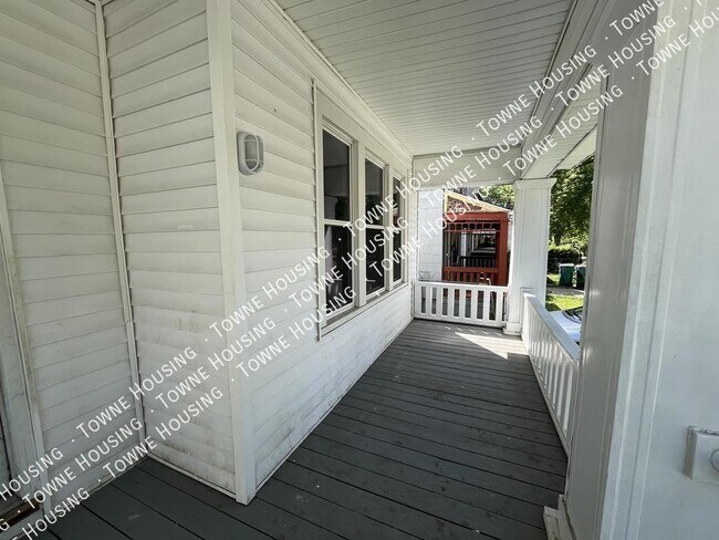 Building Photo - 305 15th St