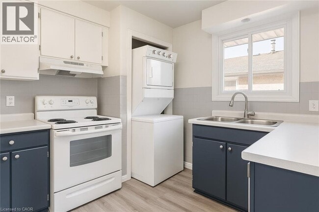 Photo du bâtiment - 14 Grenadier Rd