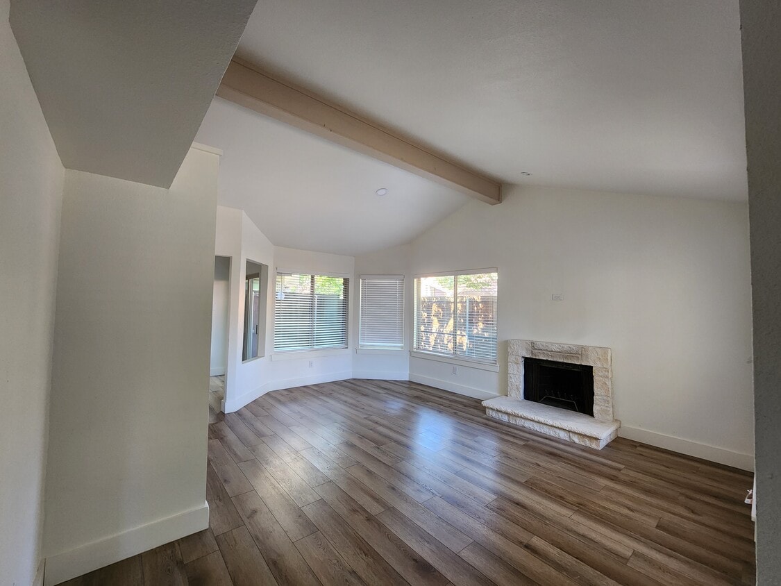 14151 Montfort Dr, Dallas, TX 75254 Townhome Rentals in Dallas TX