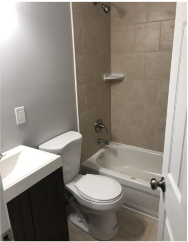 Building Photo - 3 Bedroom Dundalk