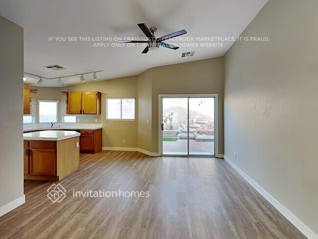 Building Photo - 110 Crescent Bay St