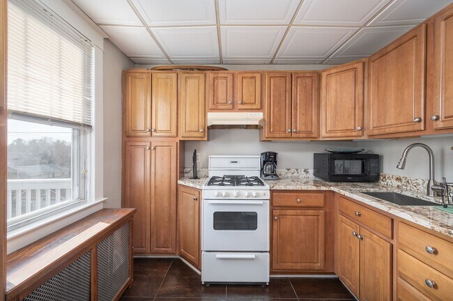 Building Photo - 701 Regester Ave