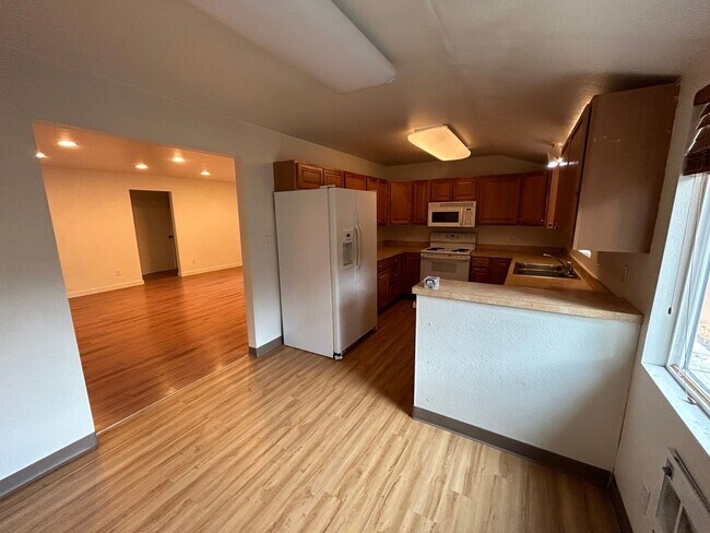 Photo - Rare 4BD/2BA Duplex Coming Available in November! House