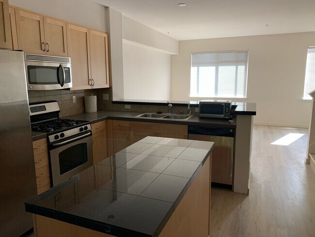 Building Photo - 2184 Yakima Ct