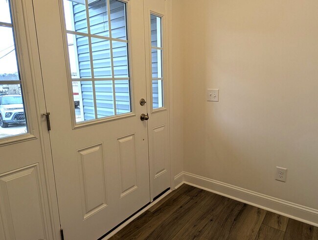 Foto del edificio - Beautiful, 2 story, end-unit, Townhome located in the Bell Glen Community!