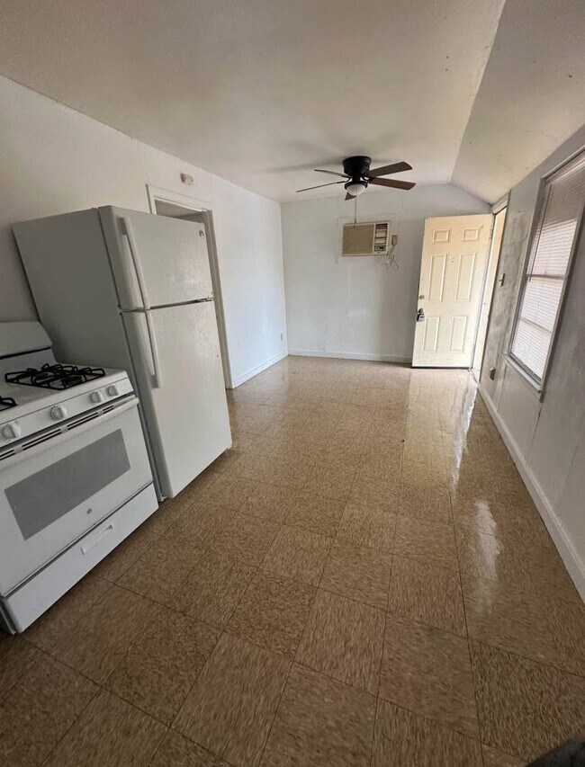 Foto del edificio - 718 W Avenue C