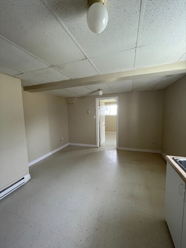 Building Photo - 596 Appleby St