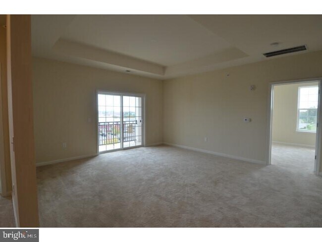 Building Photo - 1447 Sierra Dr