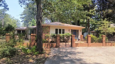 Building Photo - 2 Southern Pines Dr