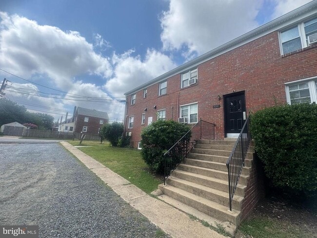 Building Photo - 133 S Courthouse Rd