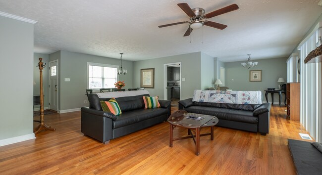 Building Photo - Long-Term/Mid-Term/Short-Term rental, Foxc...