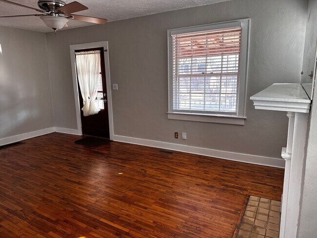 Foto del edificio - East Nashville, Walk to Riverside Village