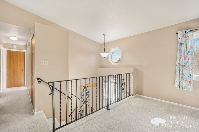 Foto del edificio - Spacious 6-Bedroom Home with Garden Oasis in Idaho Falls