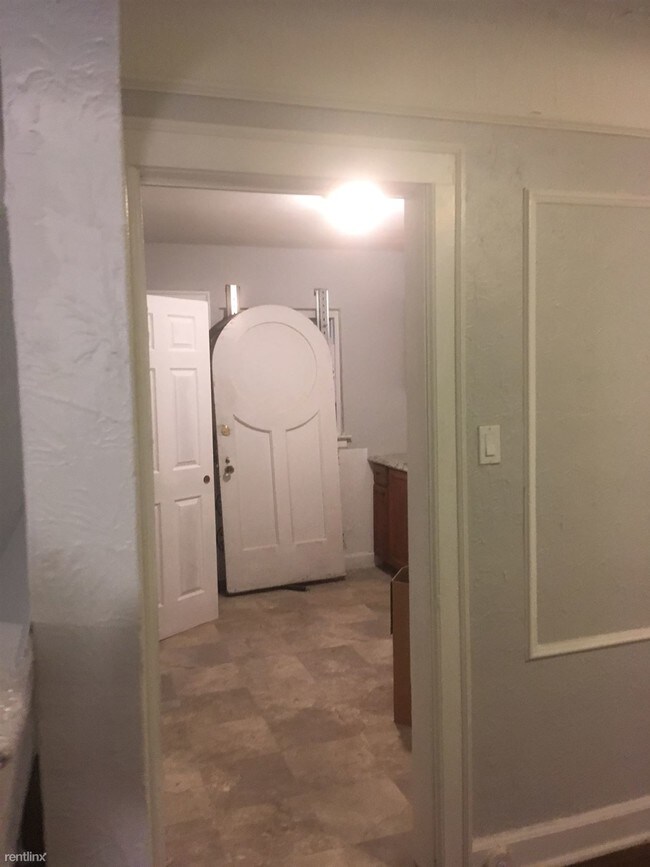Building Photo - 2 br, 1 bath  - 15055 Steel St Steel