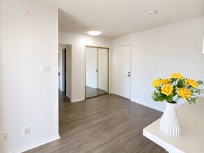 Building Photo - 509 N Berendo St