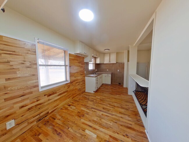 Building Photo - 1201 Dellrose