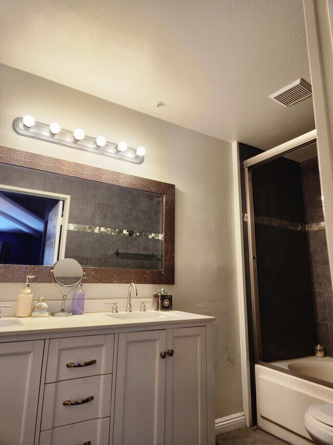 Building Photo - 18347 Saticoy St