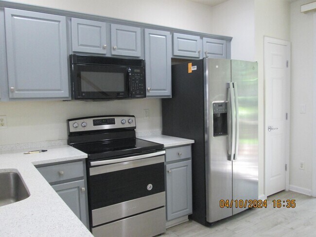 Foto del edificio - 8086 Summer Bay Ct