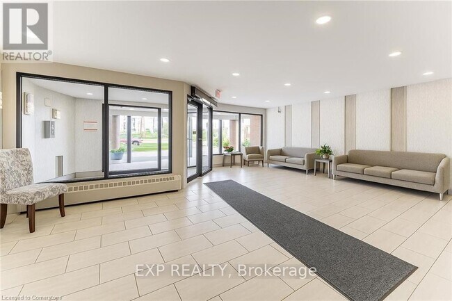 Photo du bâtiment - 1100-1100 Courtland Ave E
