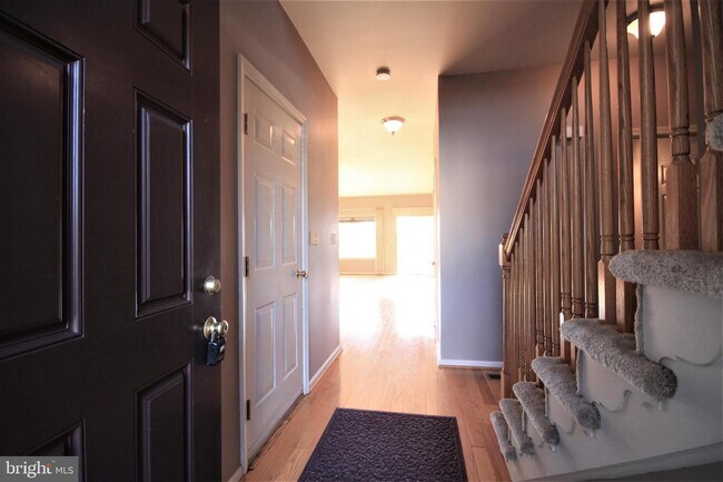 Building Photo - 528 Clearview Dr