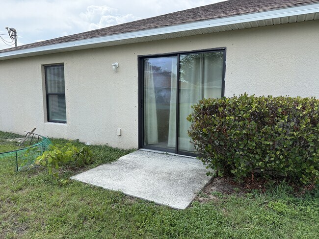 Building Photo - 1246 SE 8th St