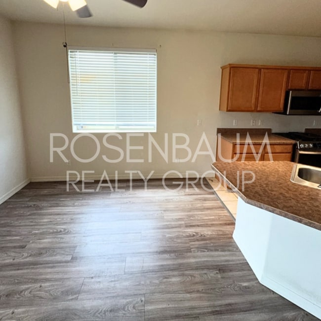 Foto del edificio - 8003 N Racehorse Rd