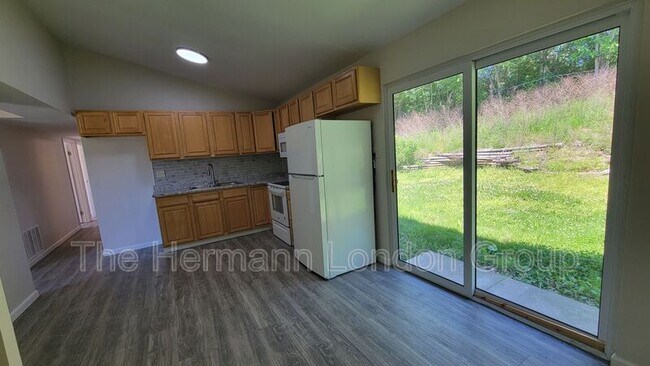 Building Photo - 59 Cedar Ridge Dr