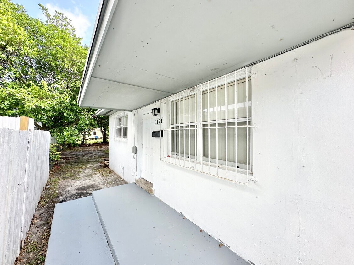 Primary Photo - 1171/1173 NW 58th Terrace