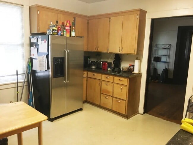 Building Photo - 410 W Mifflin St