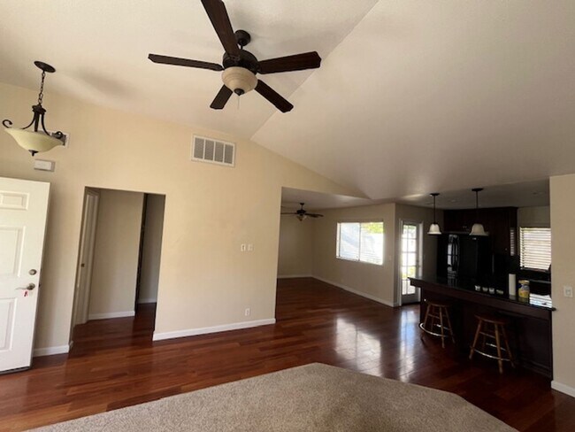Foto del edificio - 856 Alyssum Ct